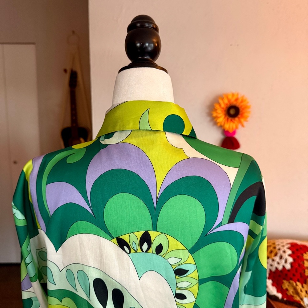 Retro Psychedelic Button-Up Blouse - Picture 4 of 9